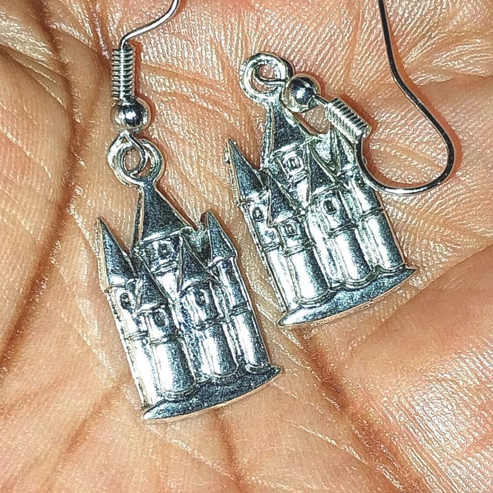 Vintage Castle Super Cute Retro Earrings - Picture 3 of 4